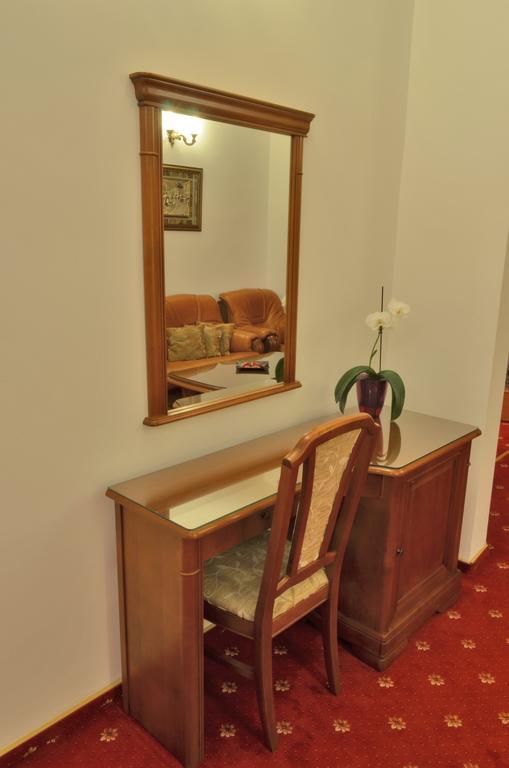 Hotel Emma West Craiova Exterior photo