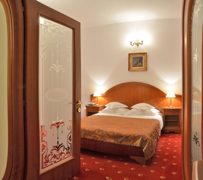 Hotel Emma West Craiova Exterior photo